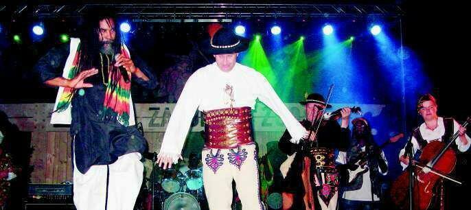 The Twinkle Brothers z Jamajki i zespół Trebunie Tutki z Podhala zagrali razem w koncercie „Na folkową nutę” (FOT. HALINA KRACZYŃSKA)