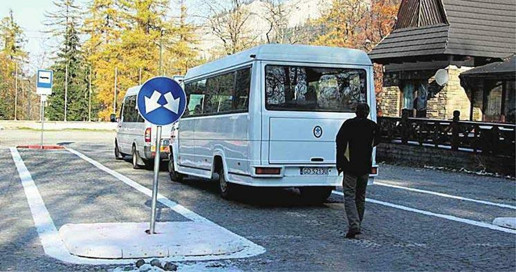 Busiarze, którzy wożą turystów do Kuźnic, mają pretensje do kierowców taxobusów. Skarżą się na nieuczciwą konkurencję