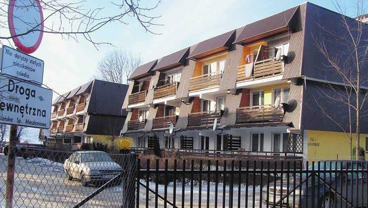 Na osiedlu na Kasprusiach drogi zamknięte są bramami. Spółdzielnia każe Krzeptowskim płacić za dojazd do domu