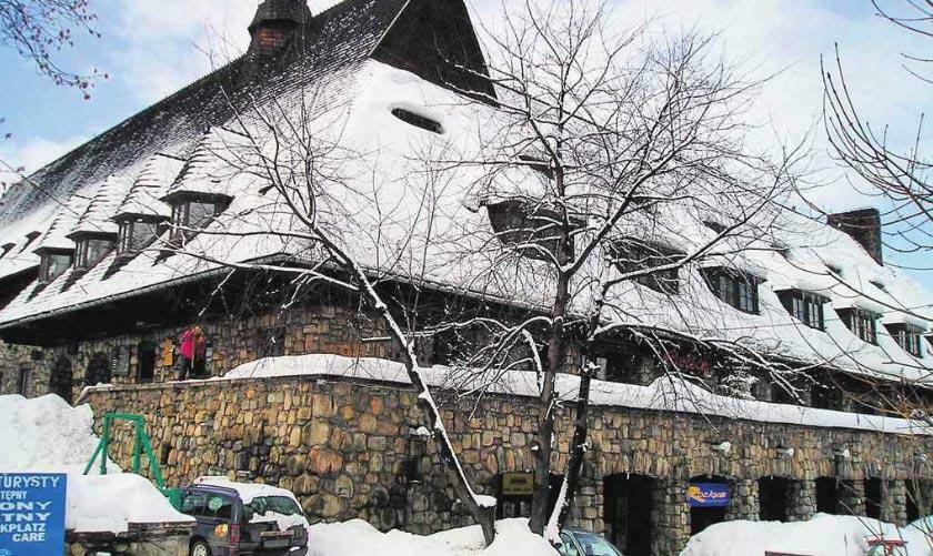 Kultowy Dom Turysty przy ul. Gen. Zaruskiego z największym gontem w Europie zamieni się w hotel