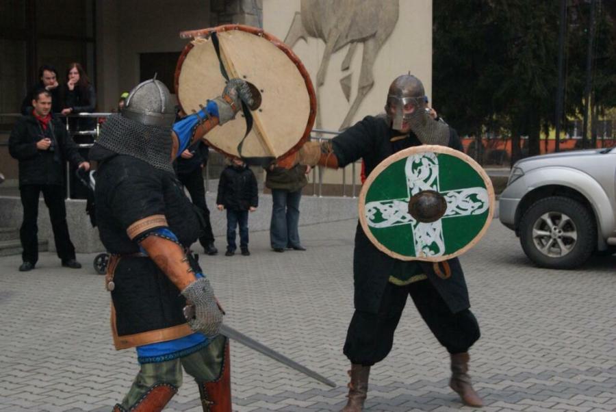 Pokaz walk i rzemiosła Wikingów_55