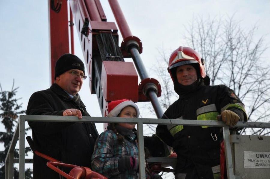 Św Mikołaj i dekorowanie miejskiej choinki _19